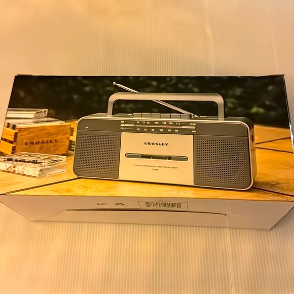Crosley Cassette Player & Radio - Picture 2 of 5